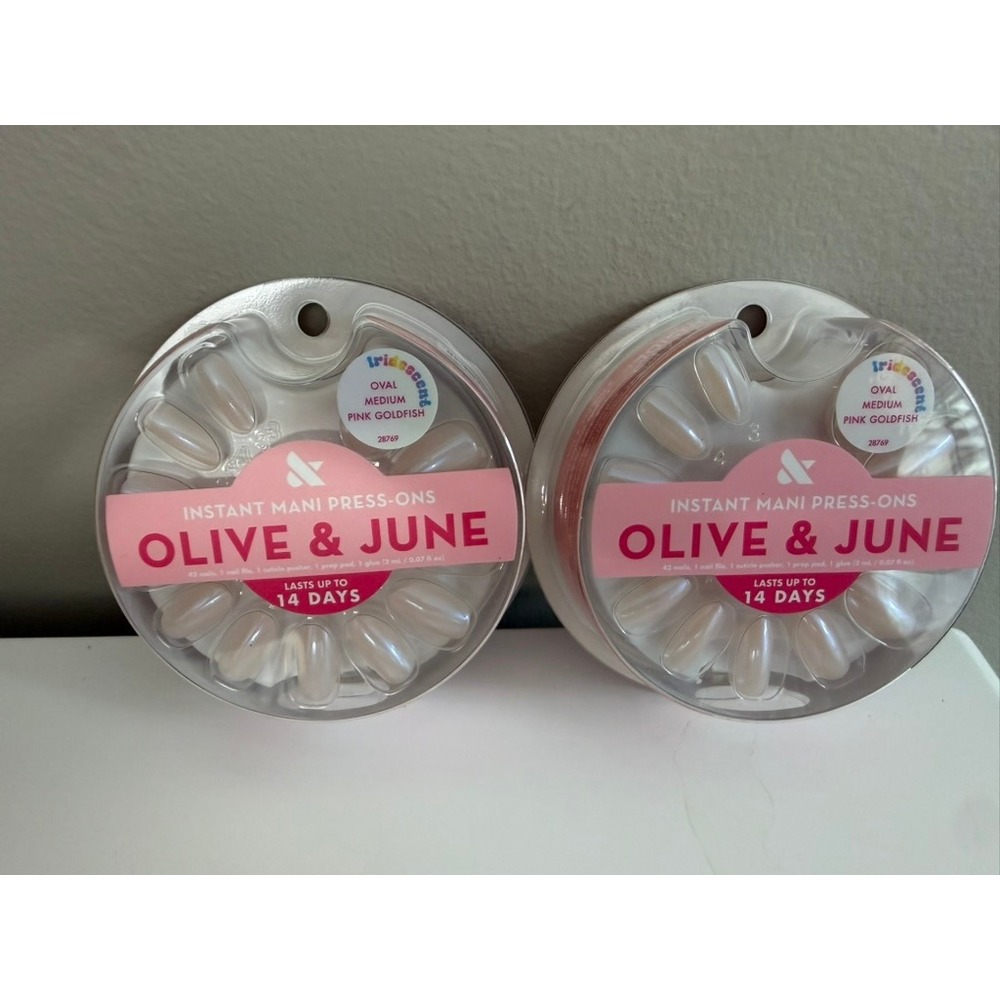 Olive & June Press-On Nails Women Medium Pink Goldfish Iridescent Oval NWT 2pk